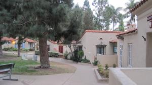 Intl Cottages - by BrokenSphere - Wikipedia