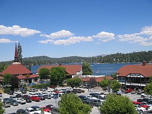 Lake Arrowhead Village with picturesque lake view, photo by shadowhound from Wikipedia