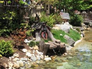 Disneyland - Critter Country - by Ken Lund - Wikipedia
