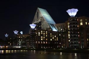 Disney World - Dolphin Hotel - Wikipedia by Pete Toscano