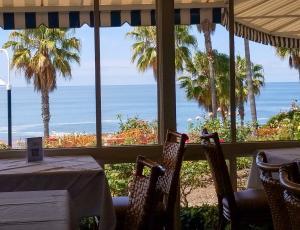 Laguna Beach - Las Brisas outdoor seating
