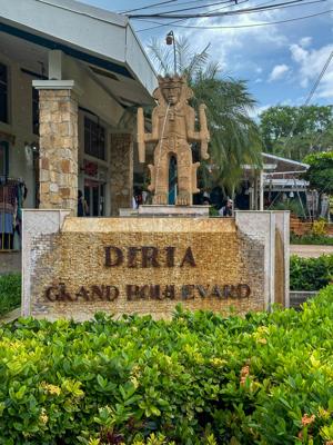 Tamarindo Diria Beach Resort pool area